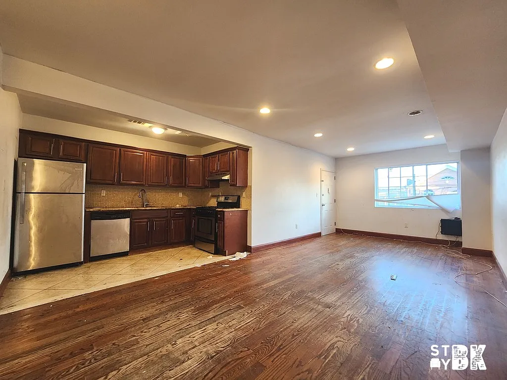 647 Maple St #3 photo 1