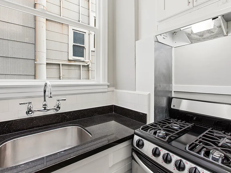 1595 Greenwich St #27 — Photo 8