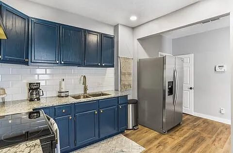 3 bed, 1209 sqft, $2,200 — Photo 4