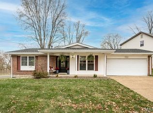 704 Woodrun Dr, Ballwin, MO