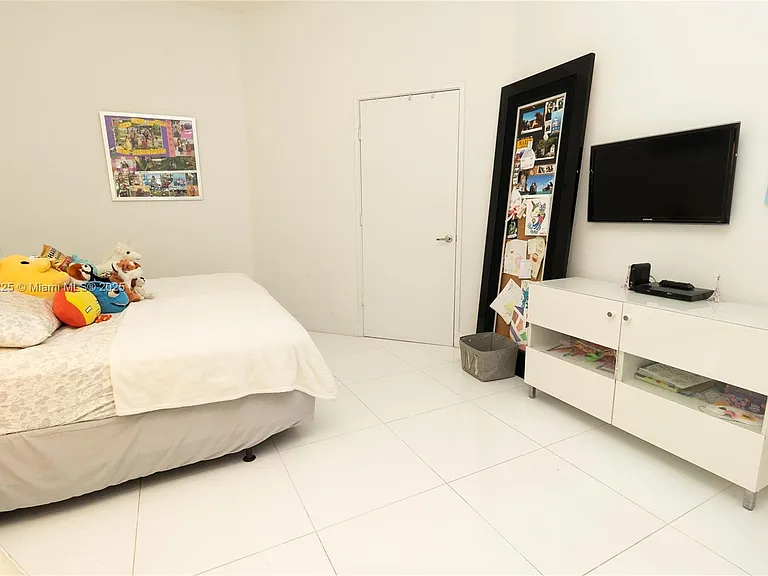 150 Sunny Isles Blvd #Townhouse 1-403 — Photo 9