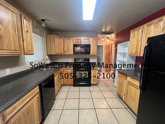 3rd image of 1806 N Cochiti Ave