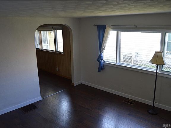 4th image of 321 E Market St
