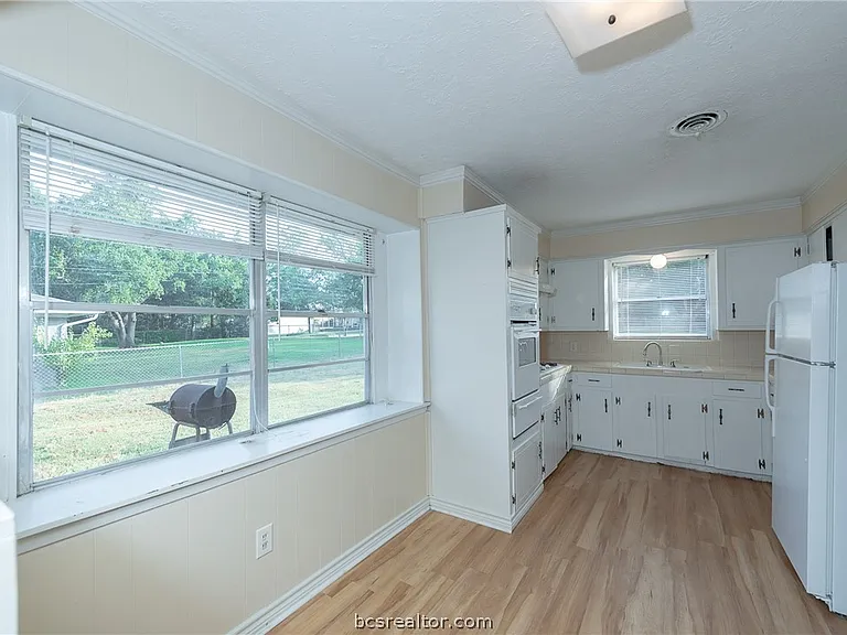 2317 Carter Creek Pkwy — Photo 7