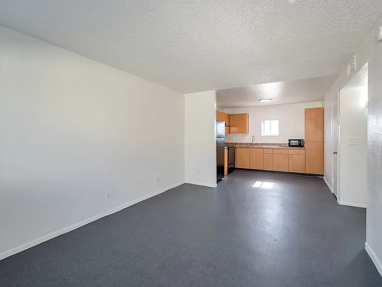2234 W Hazelwood St — Photo 42