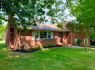 818 Red Ln, Salem, VA 24153