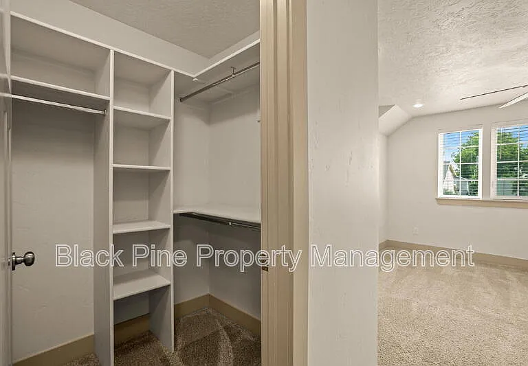 909 N 31st St — Photo 26