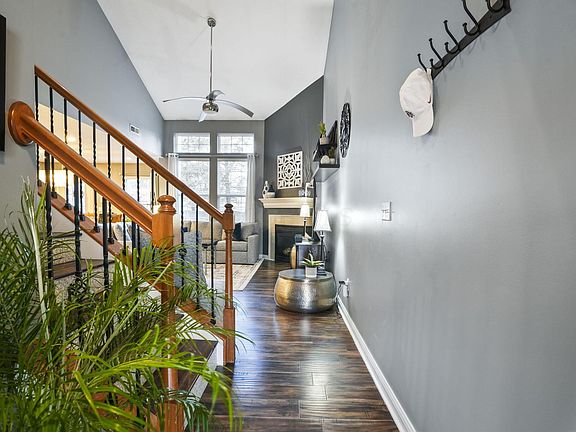 4th image of 5031 Calais Dr
