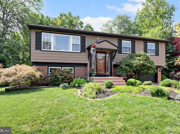 52 Greenwood Dr, Turnersville, NJ 08012