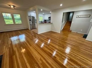 33 Banbury Ln, Bloomfield, CT 06002
