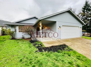 488 S 70th St, Springfield, OR 97478