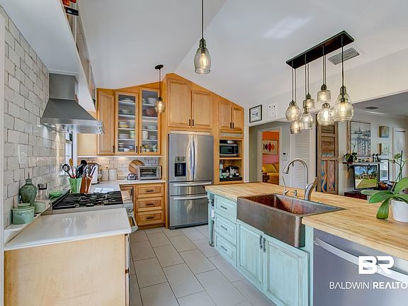 2nd image of 404 Circle Dr