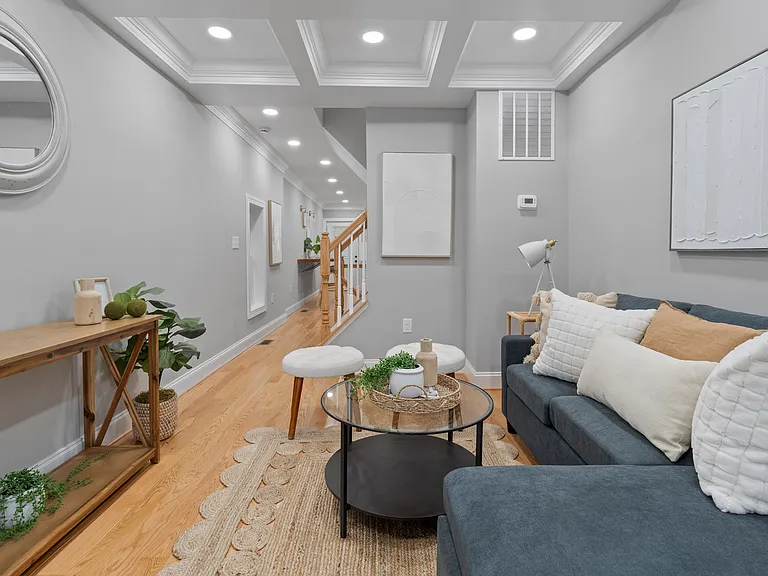 Main Level Living Room (2)