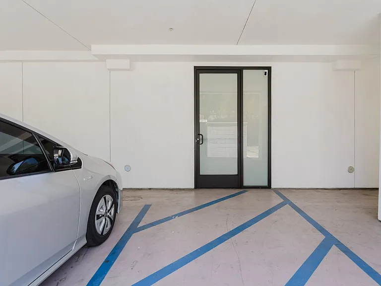 13551 Burbank Blvd #1 — Photo 31