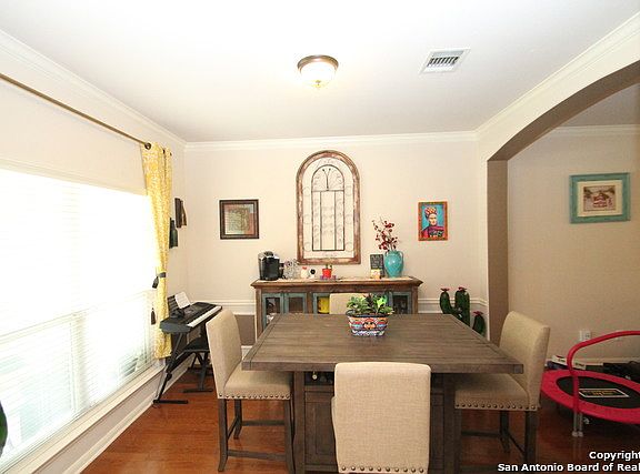 4th image of 415 Willow Grove Dr