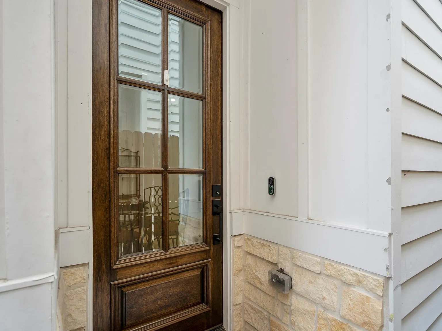 3 bed, 2.5 bath, 1868 sqft, $2,300 — Photo 3