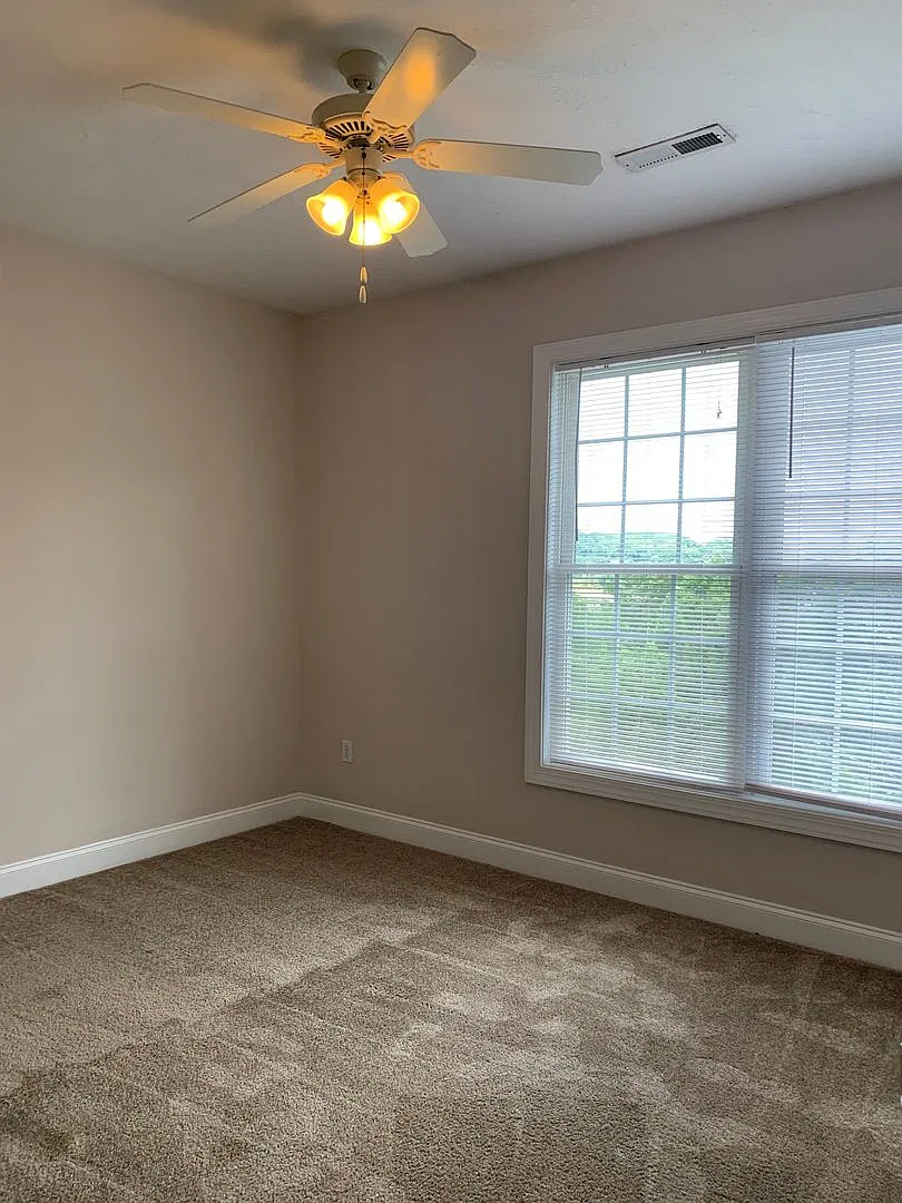 2 Bedroom 2 Bath Townhouse — Photo 3