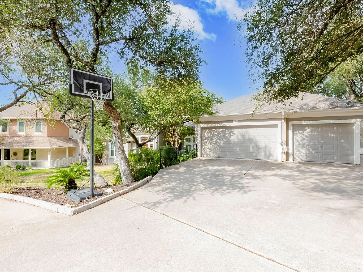 4 bed, 3.0 bath, 3004 sqft, $4,950 — Photo 1