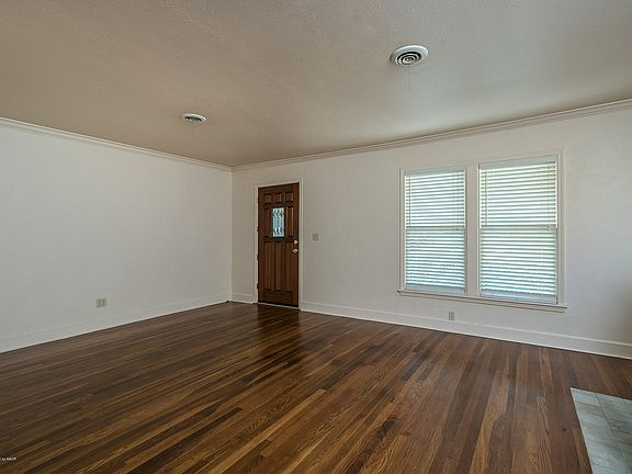 5th image of 1231 Crockett St