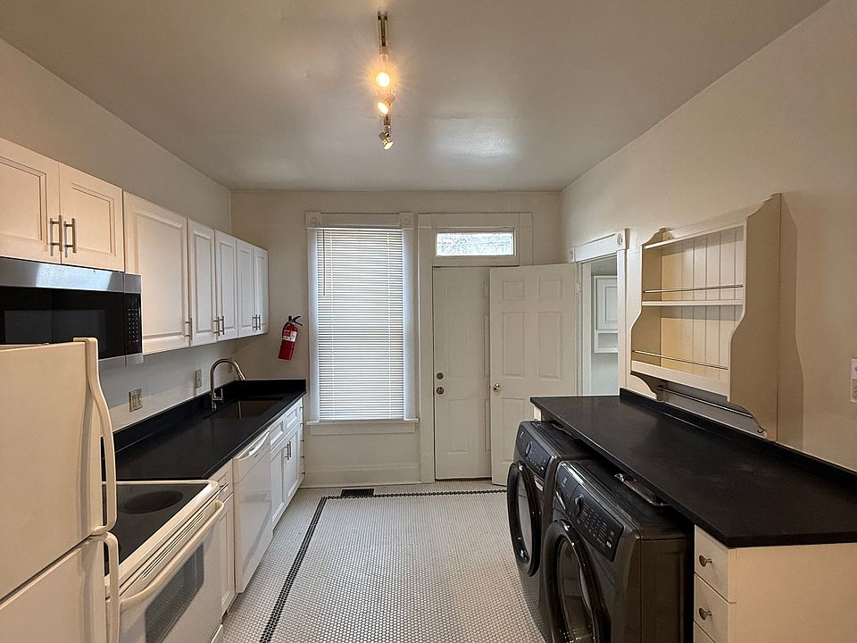 1st image of 458 E Sycamore St #458