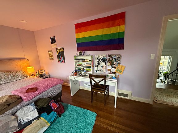 Main bedroom -- study desk