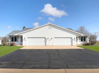 1604 W Greenlawn Ln, Appleton, WI 54914