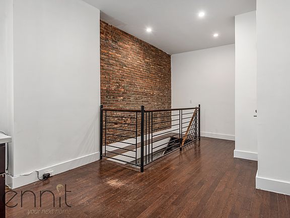 5th image of 309 Tompkins Ave