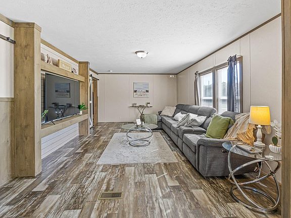 5th image of 3139 Creek Rd