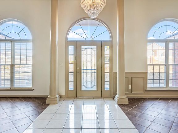 2nd image of 4060 Pinnacle Way