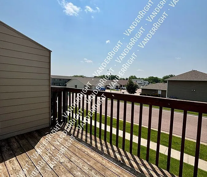 2230 N Devon Ave #202 — Photo 5