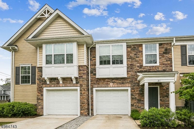 2nd image of 21 Bahr Cir