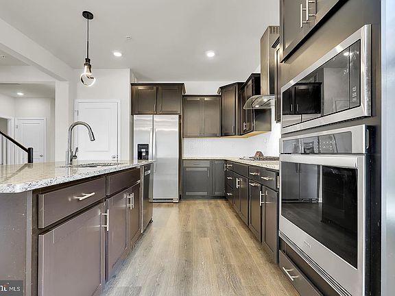 5th image of 408 Constellation Ln