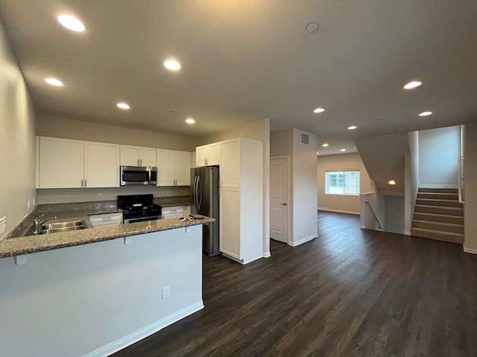1st image of 877 Humbert Ave