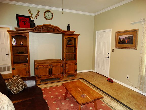 5th image of 608 Oak St
