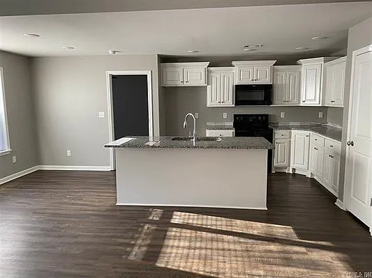 3428 Garden Club Dr — Photo 2