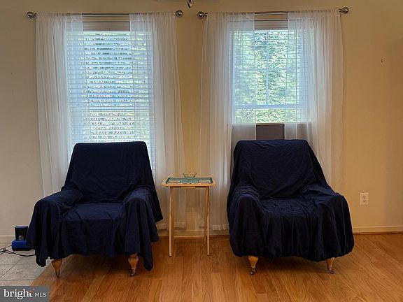 5th image of 331 Hollis Cir