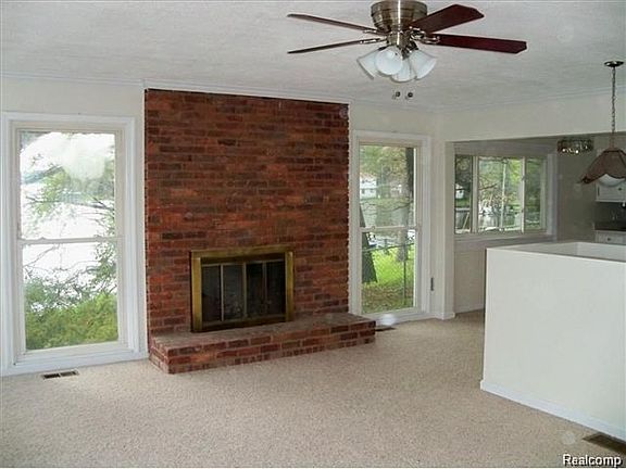 4th image of 878 N Long Lake Blvd