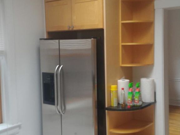 3rd image of 1010 Pleasant St APT 3B