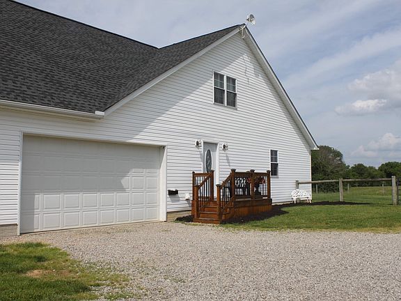 Entry Deck to Laundry