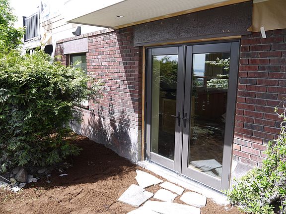 Private entrance to apartment