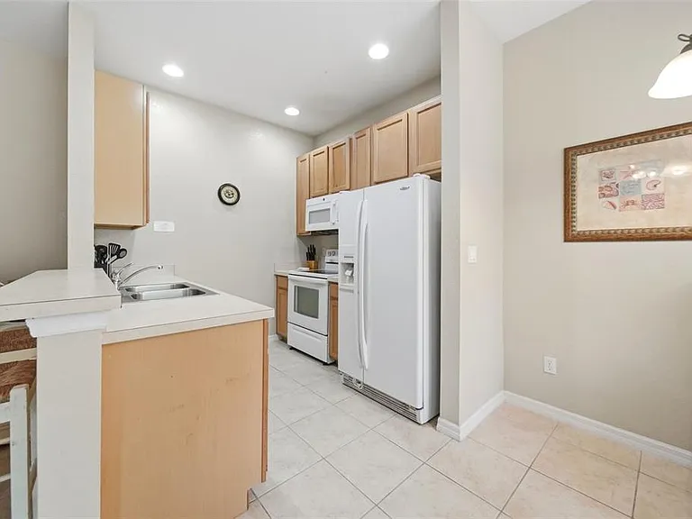 2402 Caravelle Cir — Photo 4