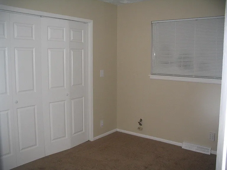 892 S Worchester St — Photo 9