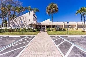 2nd image of 2541 Aragon Blvd APT 202