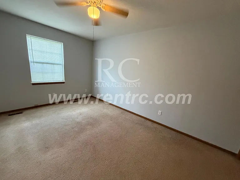 712 W Elm St #W — Photo 12