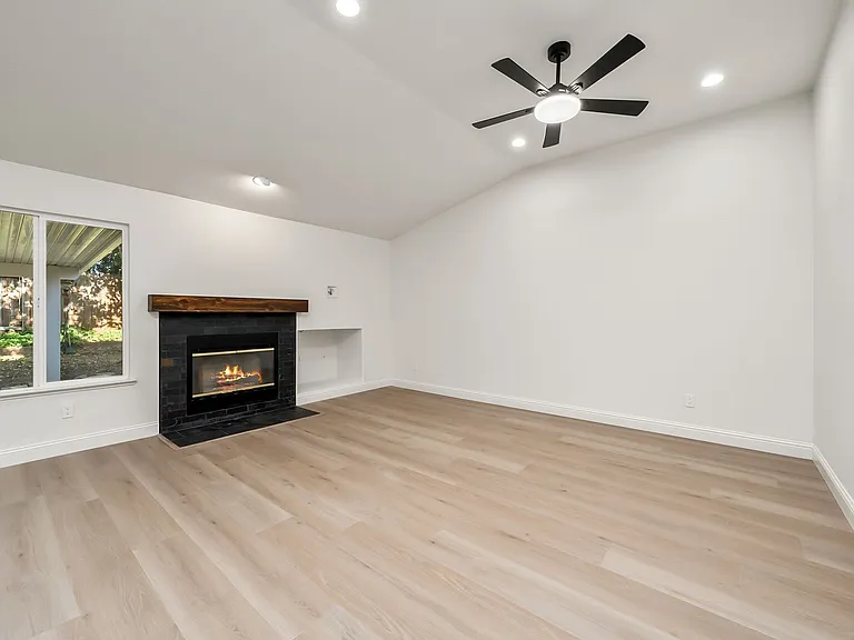 302 Carlina Ct — Photo 9