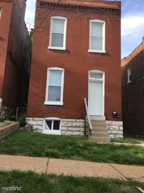 817 McLaran Ave photo 1
