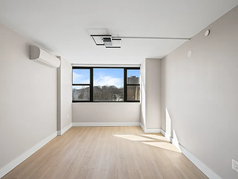 Cosmo 440 Luxury Apartments — Photo 31