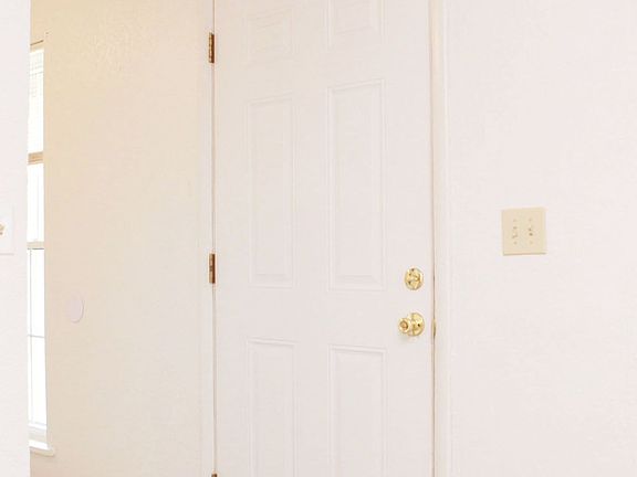 5th image of 216 N Christy