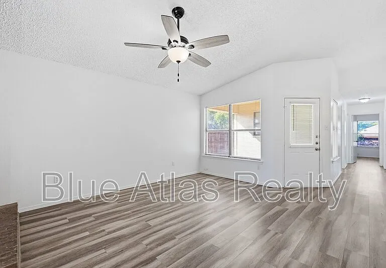 2747 Countryside Ln — Photo 5