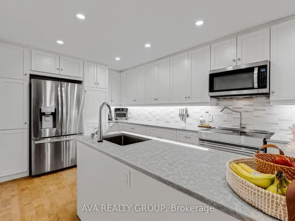106 Stratas Ct, Kanata, ON K2L 3K4